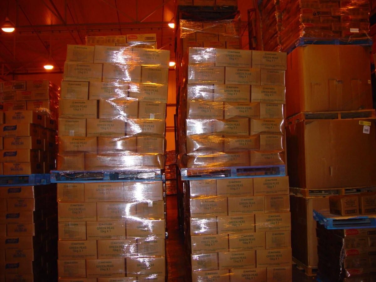 Freezer Pallets Leaning Block Stacked 96Dpi 1200X901